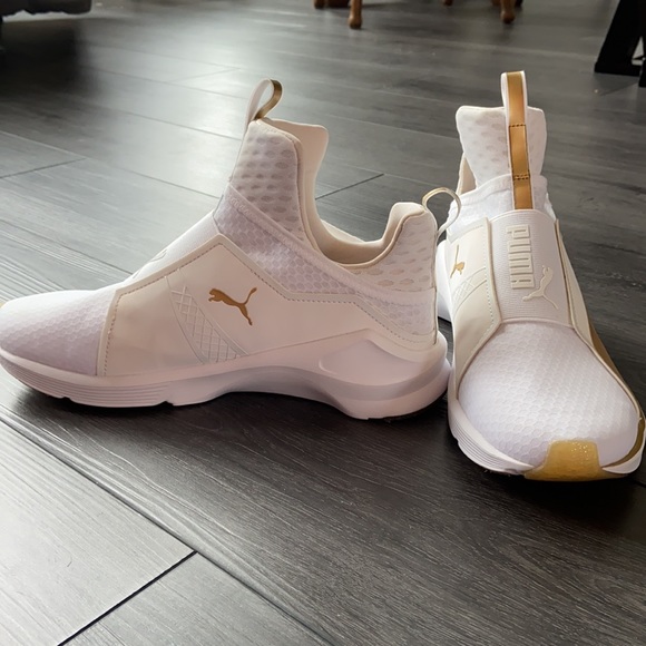 White puma shoes - Picture 2 of 3